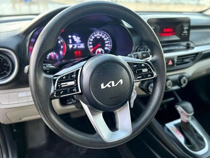 Подержанный Kia Cerato IV Рестайлинг, 1.6 л, 2022 в Шардже от Al Rukin Al Saudi Серый цвет. GCC | AUTO.AE