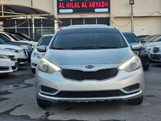 Подержанный Kia Cerato III Рестайлинг (Classic), 1.6 л, 2017 в Шардже от Al Helal Al Abyadh Used Cars Серебристый цвет. GCC | AUTO.AE