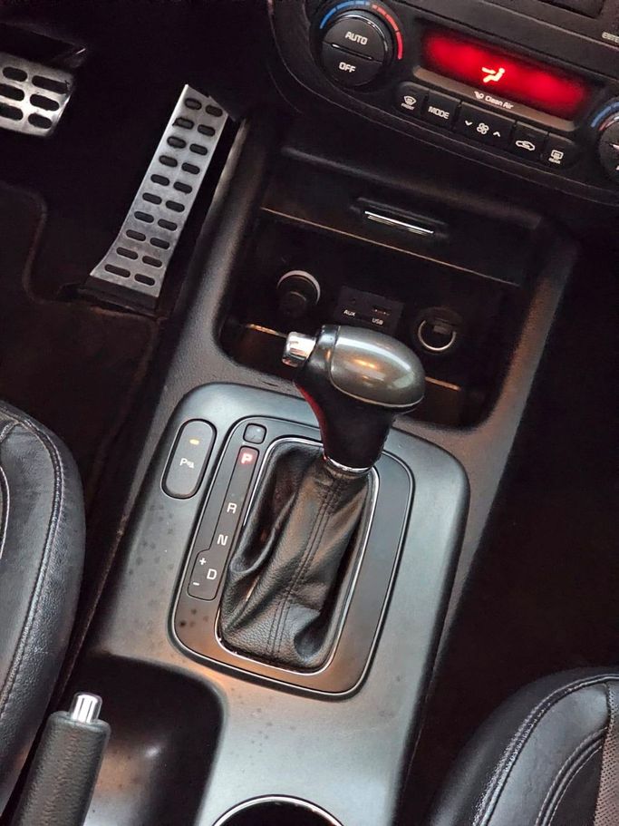 Подержанный Kia Cerato III Рестайлинг (Classic), 1.6 л, 2017 в Шардже от Al Helal Al Abyadh Used Cars Серебристый цвет. GCC | AUTO.AE