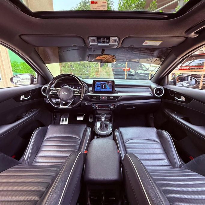 Подержанный Kia Cerato IV, 1.6 л, 2022 в Шардже от Sarmad Cars Черный цвет. Other | AUTO.AE