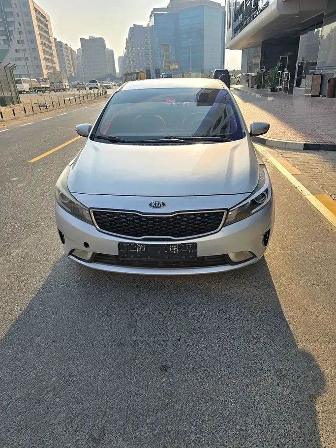 Used Kia Cerato IV, 1.6 l, 2018 in Sharjah by Ardh Al Ahlam Used Cars, Silver color. GCC Specs | AUTO.AE