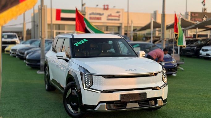 Подержанный Kia EV9, 2024 в Шардже от Badar Used Cars Белый цвет.  | AUTO.AE