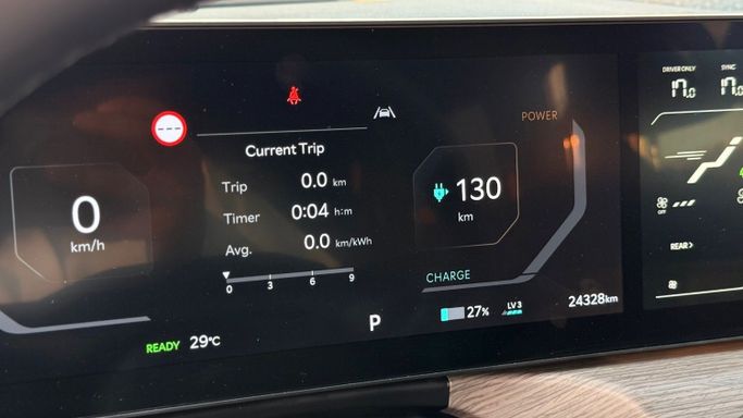 Подержанный Kia EV9, 2024 в Шардже от Badar Used Cars Белый цвет.  | AUTO.AE