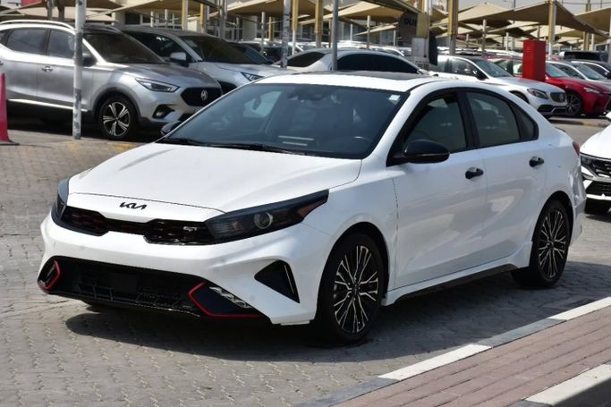 Подержанный Kia Forte III Рестайлинг, 1.6 л, 2024 в Шардже от Alfaris Used Cars Белый цвет. Other | AUTO.AE