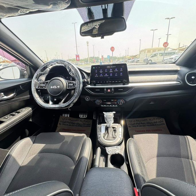 Used Kia Forte III Facelift, 1.6 l, 2024 in Sharjah by Alfaris Used Cars, Grey color. Other | AUTO.AE