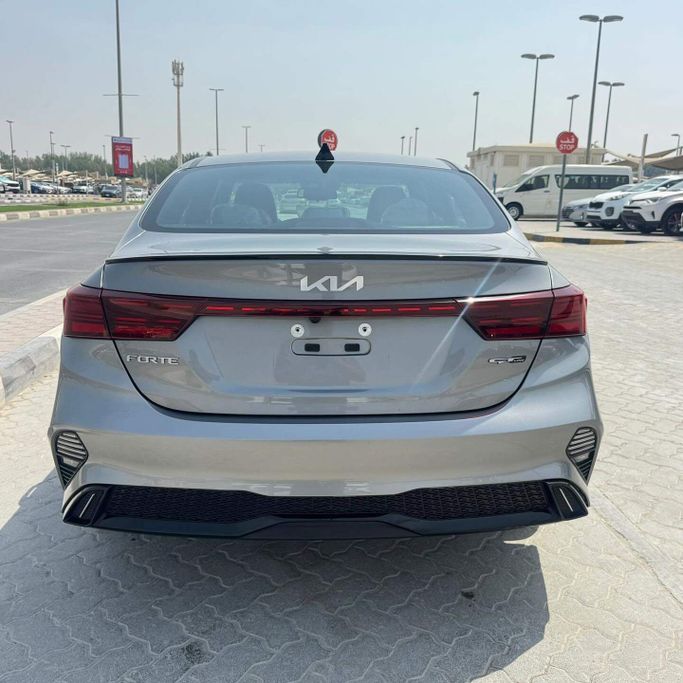 Used Kia Forte III Facelift, 1.6 l, 2024 in Sharjah by Alfaris Used Cars, Grey color. Other | AUTO.AE
