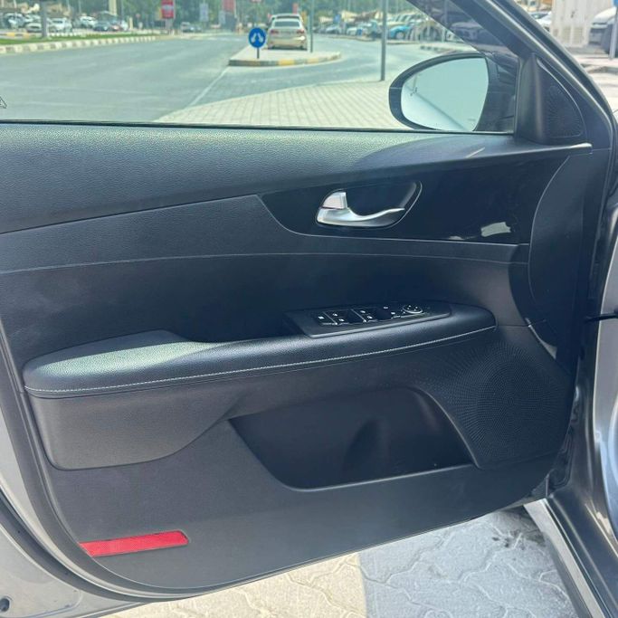 Used Kia Forte III Facelift, 1.6 l, 2024 in Sharjah by Alfaris Used Cars, Grey color. Other | AUTO.AE
