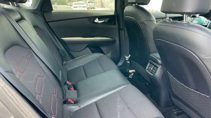 Подержанный Kia Forte III, 1.6 л, 2020 в Шардже от Halla Cars Серый цвет. Американская | AUTO.AE