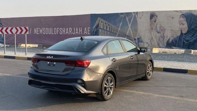 Подержанный Kia Forte III Рестайлинг, 2.0 л, 2022 в Шардже от Halla Cars Серый цвет. Американская | AUTO.AE