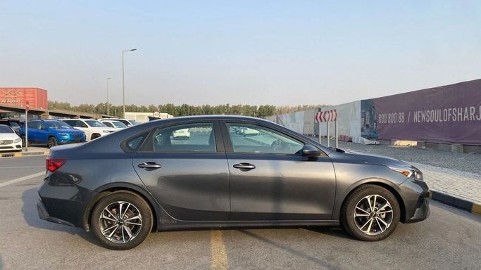 Подержанный Kia Forte III Рестайлинг, 2.0 л, 2022 в Шардже от Halla Cars Серый цвет. Американская | AUTO.AE