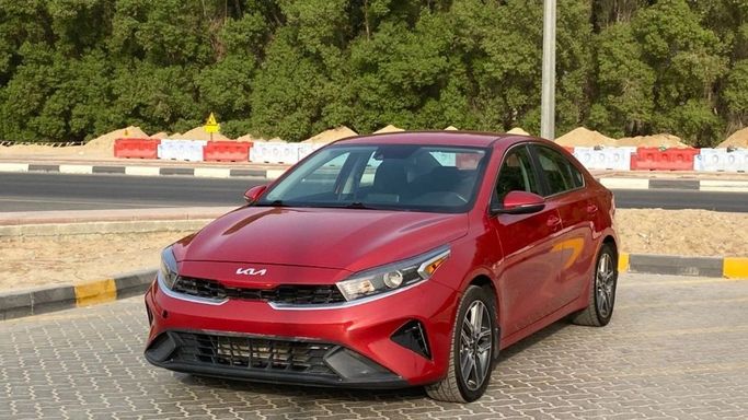 Подержанный Kia Forte III Рестайлинг, 2.0 л, 2022 в Шардже от Halla Cars Красный цвет. Канадская | AUTO.AE