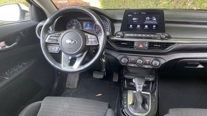 Подержанный Kia Forte III, 2.0 л, 2021 в Шардже от Halla Cars Белый цвет. Канадская | AUTO.AE