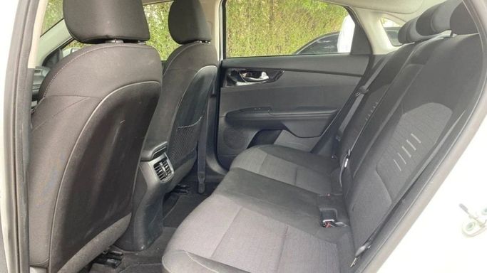 Подержанный Kia Forte III, 2.0 л, 2021 в Шардже от Halla Cars Белый цвет. Канадская | AUTO.AE