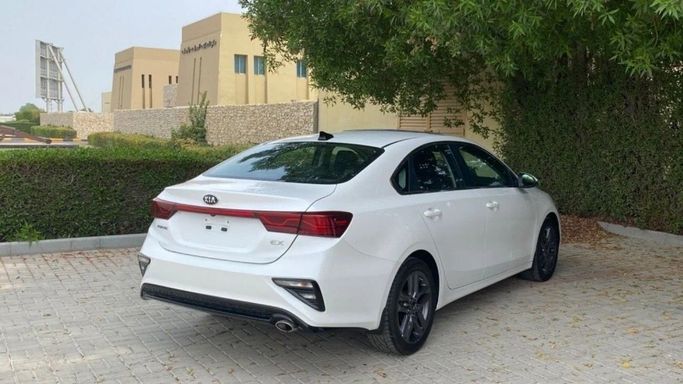 Подержанный Kia Forte III, 2.0 л, 2021 в Шардже от Halla Cars Белый цвет. Канадская | AUTO.AE