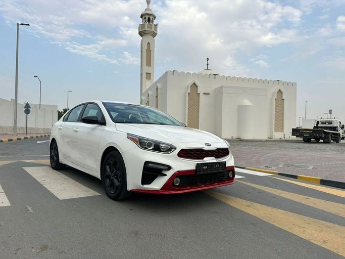 Подержанный Kia Forte III, 1.6 л, 2021 в Шардже от Laqtah Used Cars Белый цвет. Американская | AUTO.AE | Объявление #272714