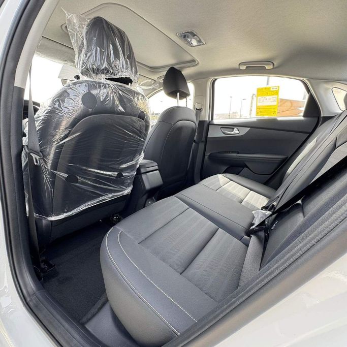 New Kia K3 II (China Market) Facelift, 1.4 l, 2025 in Sharjah by Alfaris Used Cars, White color. Other | AUTO.AE
