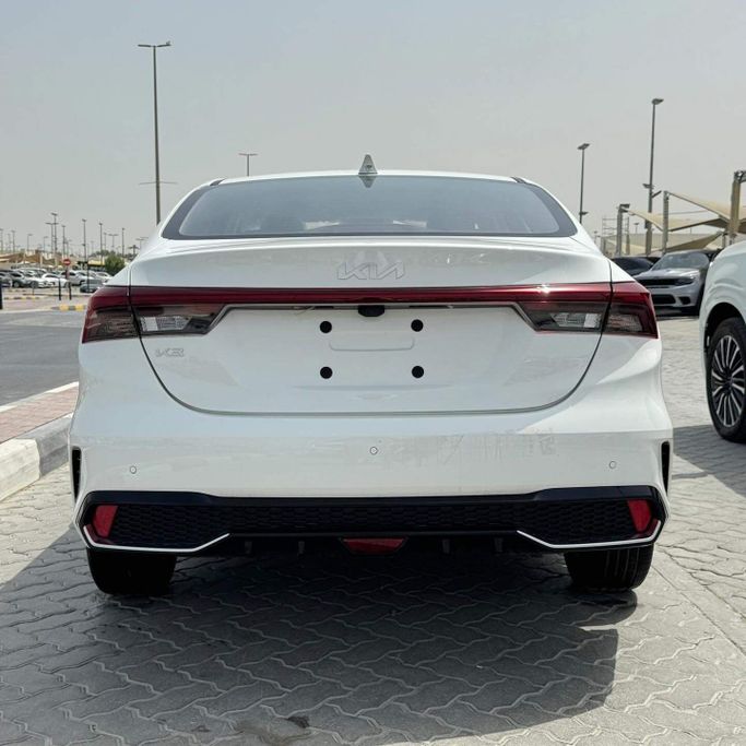 New Kia K3 II (China Market) Facelift, 1.4 l, 2025 in Sharjah by Alfaris Used Cars, White color. Other | AUTO.AE