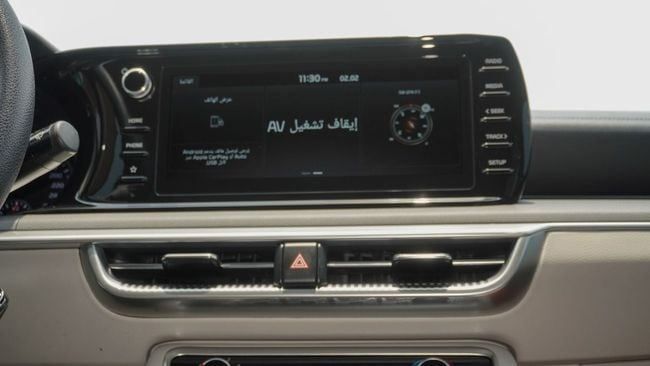 Подержанный Kia K5 III, 2.0 л, 2023 в Шардже от Alnujoom Al Malakiah Used Cars Серый цвет. GCC | AUTO.AE