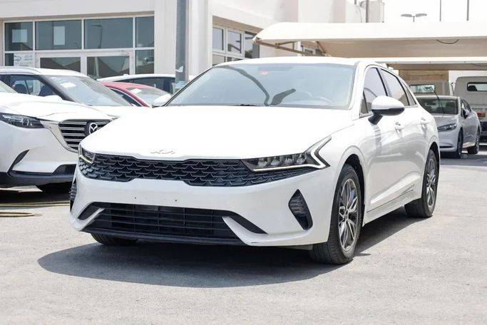 Used Kia K5 III, 2.5 l, 2022 in Sharjah by Qasr Al Furqan Used Cars, White color. GCC Specs | AUTO.AE