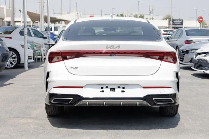Used Kia K5 III, 2.5 l, 2022 in Sharjah by Qasr Al Furqan Used Cars, White color. GCC Specs | AUTO.AE