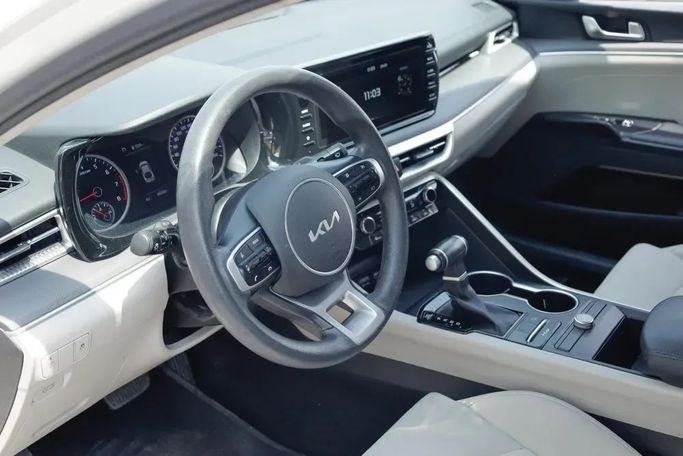 Used Kia K5 III, 2.5 l, 2022 in Sharjah by Qasr Al Furqan Used Cars, White color. GCC Specs | AUTO.AE