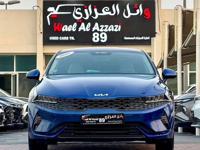 Подержанный Kia K5 III Рестайлинг, 2.5 л, 2023 в Шардже от Wael Al Azzazi Used Cars Синий цвет. GCC | AUTO.AE