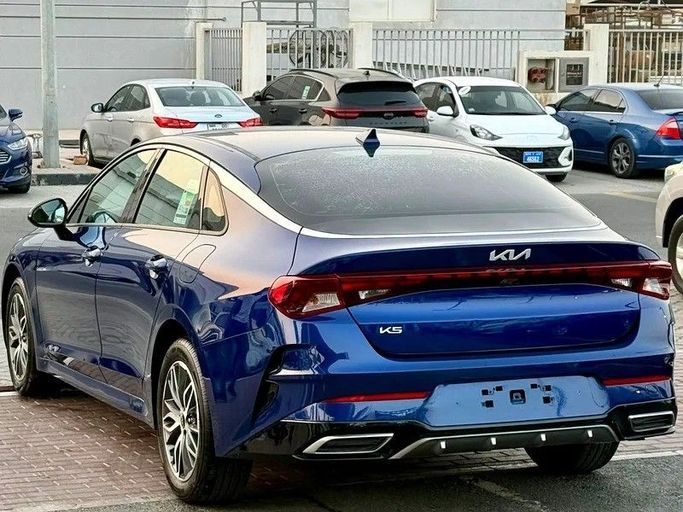 Подержанный Kia K5 III Рестайлинг, 2.5 л, 2023 в Шардже от Wael Al Azzazi Used Cars Синий цвет. GCC | AUTO.AE