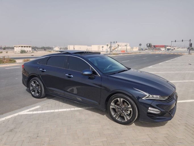 Подержанный Kia K5 III, 2.0 л, 2021 в Шардже от Noor Al Seyoh Used Cars Синий цвет. GCC | AUTO.AE
