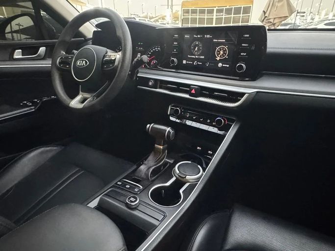 Подержанный Kia K5 III, 2.0 л, 2021 в Шардже от Noor Al Seyoh Used Cars Синий цвет. GCC | AUTO.AE