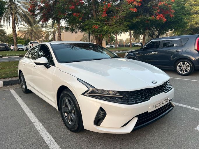 Подержанный Kia K5 III, 2.0 л, 2021 в Шардже Белый цвет. GCC | AUTO.AE | Объявление #258759