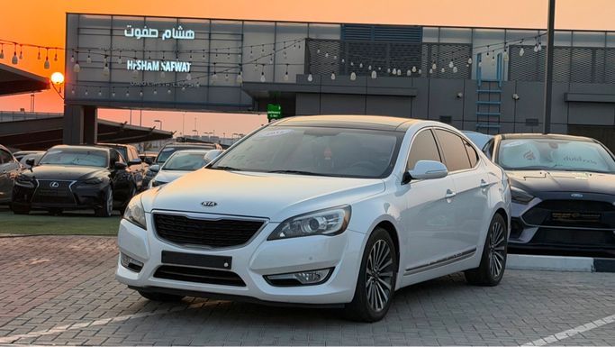 Подержанный Kia K7 VG (I) Рестайлинг, 2.4 л, 2012 в Шардже от Hesham Safwat  Used Cars Белый цвет. Корейская | AUTO.AE | Объявление #272147