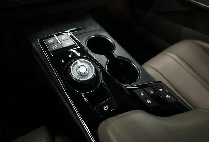 Подержанный Kia K8 I, 3.5 л, 2022 в Шардже от Al Qassem Cars Trading Черный цвет. Корейская | AUTO.AE