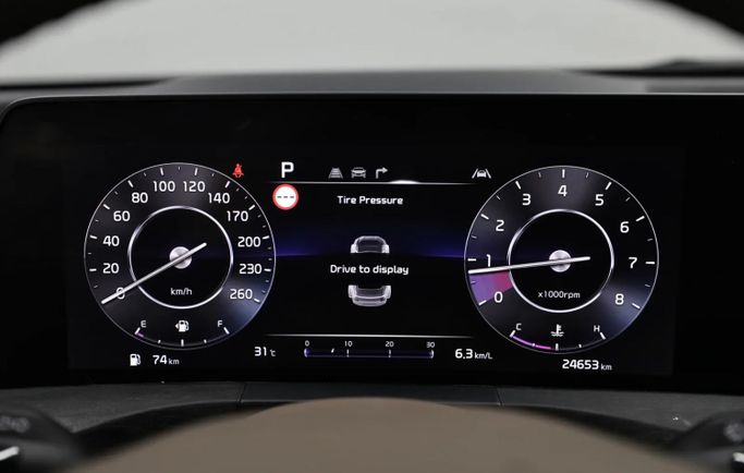 Подержанный Kia K8 I, 3.5 л, 2022 в Шардже от Al Qassem Cars Trading Черный цвет. Корейская | AUTO.AE