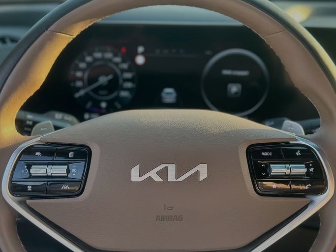 Used Kia K8 I, 2.5 l, 2024 in Sharjah by Badar Used Cars, Black color.  | AUTO.AE