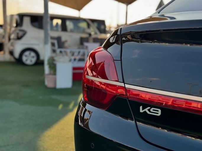 Used Kia K9 II (RJ) Facelift, 3.8 l, 2023 in Sharjah by Badar Used Cars, Black color.  | AUTO.AE