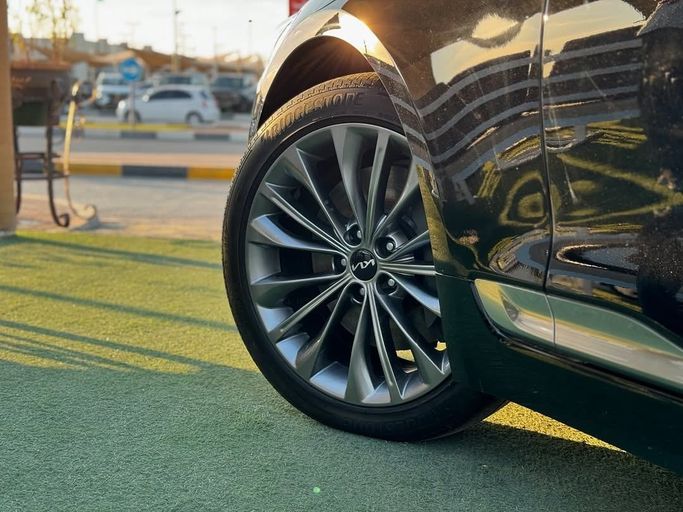 Used Kia K9 II (RJ) Facelift, 3.8 l, 2023 in Sharjah by Badar Used Cars, Black color.  | AUTO.AE