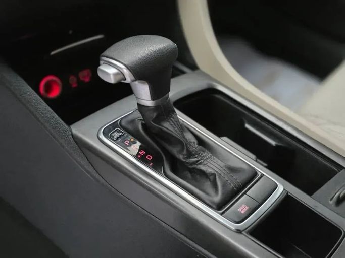 Подержанный Kia Optima IV Рестайлинг, 2.0 л, 2018 в Шардже от Al Sayed Ezzat Khamis Серый цвет. GCC | AUTO.AE