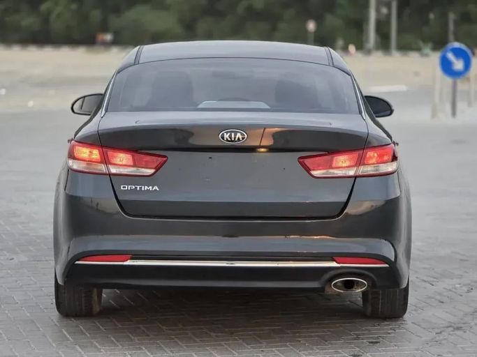 Подержанный Kia Optima IV Рестайлинг, 2.0 л, 2018 в Шардже от Al Sayed Ezzat Khamis Серый цвет. GCC | AUTO.AE