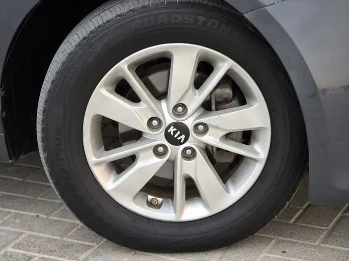 Подержанный Kia Optima IV Рестайлинг, 2.0 л, 2018 в Шардже от Al Sayed Ezzat Khamis Серый цвет. GCC | AUTO.AE