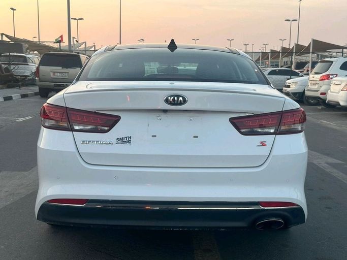Used Kia Optima IV Facelift, 2.0 l, 2018 in Sharjah by Golden Deal Cars, White color. American Specs | AUTO.AE