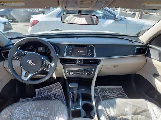 Used Kia Optima IV, 2.0 l, 2016 in Sharjah by Daira Used Cars, White color. American Specs | AUTO.AE