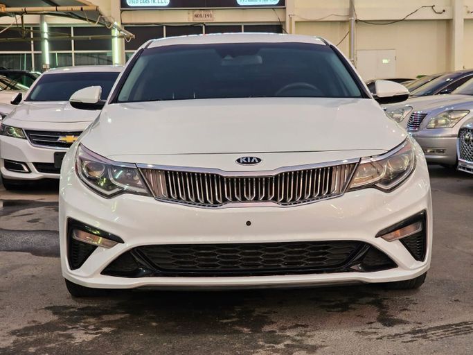 Подержанный Kia Optima IV Рестайлинг, 2.0 л, 2020 в Шардже от Al Helal Al Abyadh Used Cars Белый цвет. Американская | AUTO.AE