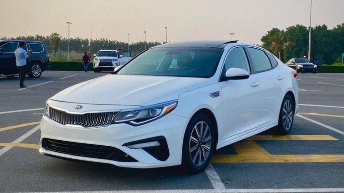 Подержанный Kia Optima IV Рестайлинг, 1.6 л, 2020 в Шардже от Halla Cars Белый цвет.  | AUTO.AE