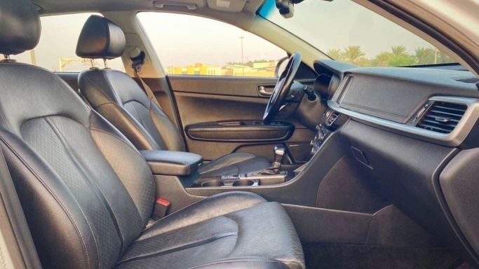 Подержанный Kia Optima IV Рестайлинг, 1.6 л, 2020 в Шардже от Halla Cars Белый цвет.  | AUTO.AE