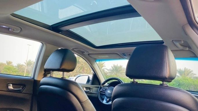 Подержанный Kia Optima IV Рестайлинг, 1.6 л, 2020 в Шардже от Halla Cars Белый цвет.  | AUTO.AE