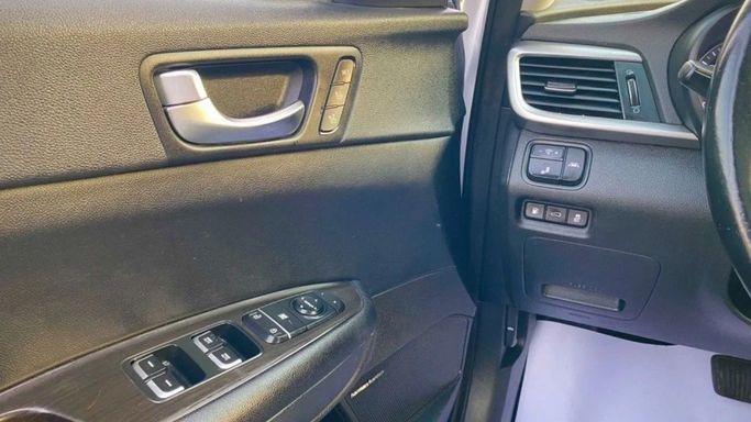 Подержанный Kia Optima IV Рестайлинг, 1.6 л, 2020 в Шардже от Halla Cars Белый цвет.  | AUTO.AE