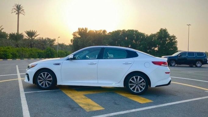 Подержанный Kia Optima IV Рестайлинг, 1.6 л, 2020 в Шардже от Halla Cars Белый цвет.  | AUTO.AE