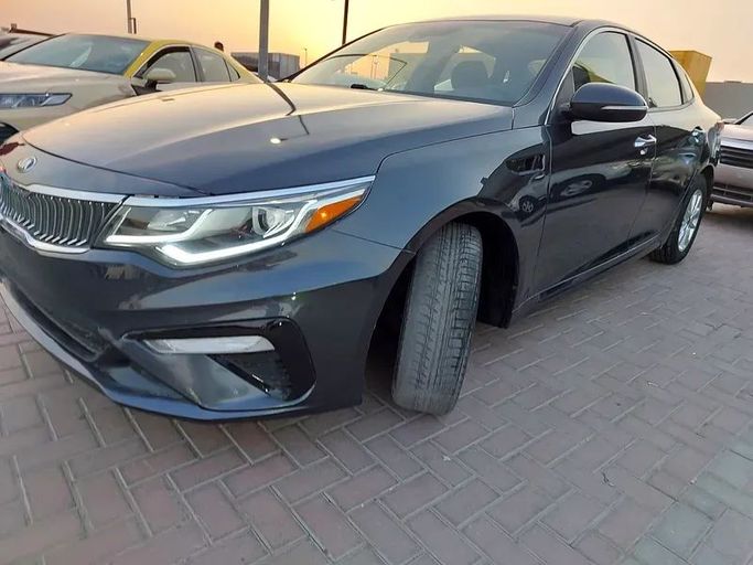 Подержанный Kia Optima IV Рестайлинг, 2.0 л, 2018 в Шардже от Al Aqsa Used Cars Серый цвет. Американская | AUTO.AE