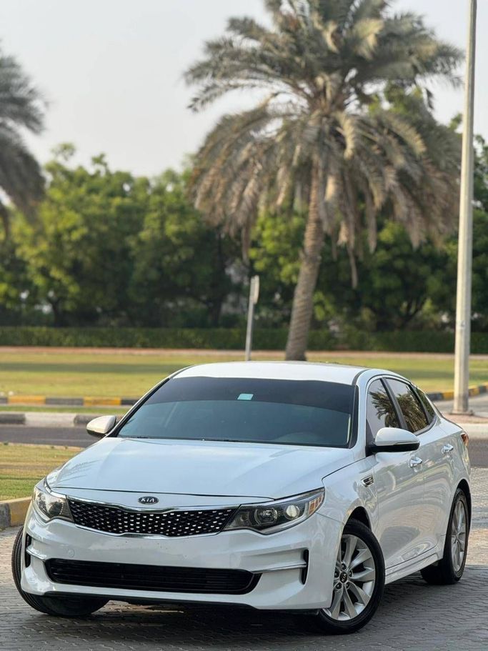 Used Kia Optima IV, 2.4 l, 2017 in Sharjah by Hatta Used Cars, White color. American Specs | AUTO.AE