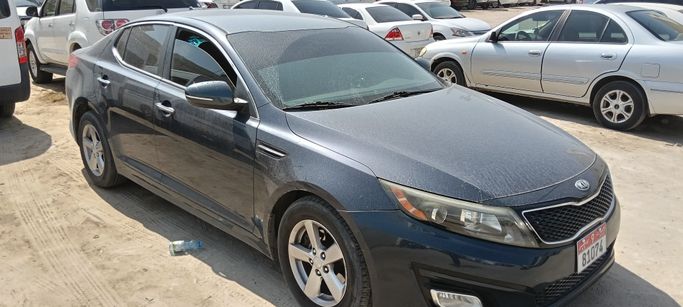 مستعملة Kia Optima ثالثاً فيس ليفت, 2.0 l, 2015 في في الشارقة، اللون رمادي. المواصفات الأمريكية | AUTO.AE